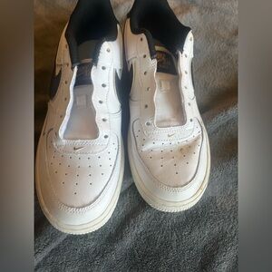 Nike kids White and Black Low-Top Sneakers